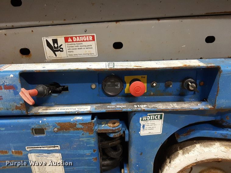 image for item DV9871 2000 Genie GS-2032 scissor lift