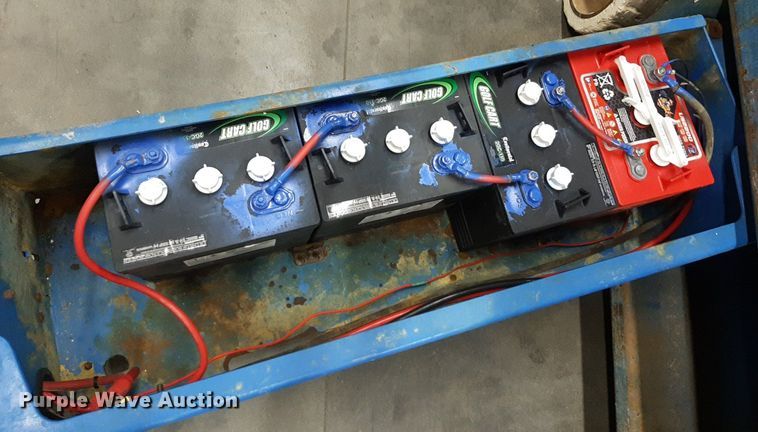 image for item DV9871 2000 Genie GS-2032 scissor lift