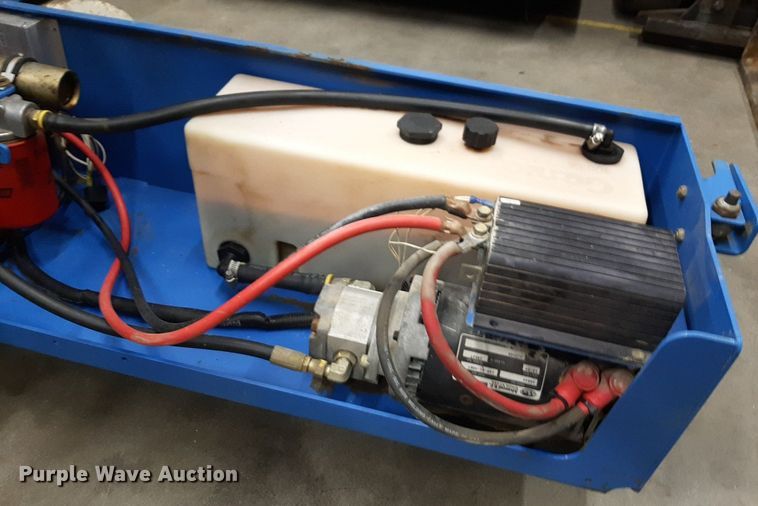 image for item DV9871 2000 Genie GS-2032 scissor lift