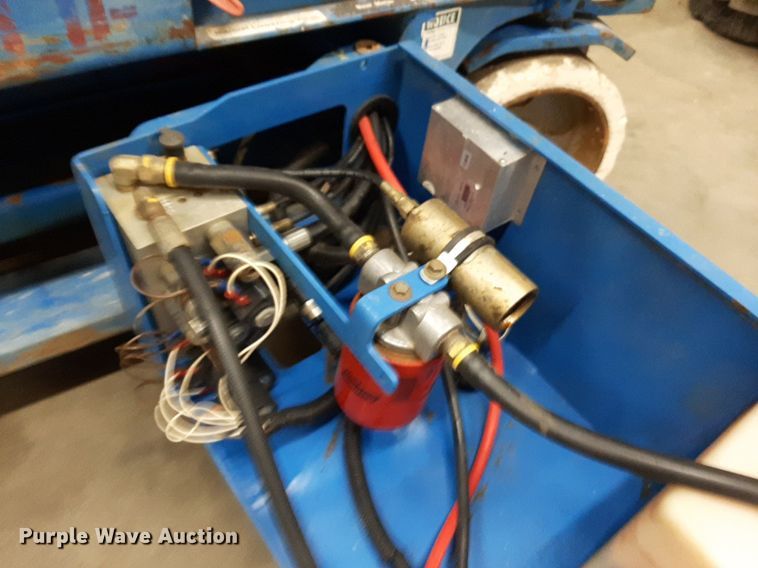 image for item DV9871 2000 Genie GS-2032 scissor lift