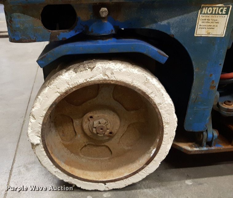 image for item DV9871 2000 Genie GS-2032 scissor lift