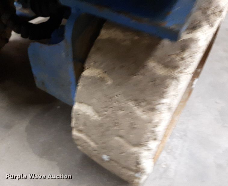 image for item DV9871 2000 Genie GS-2032 scissor lift