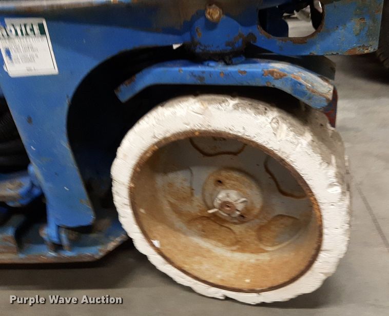 image for item DV9871 2000 Genie GS-2032 scissor lift