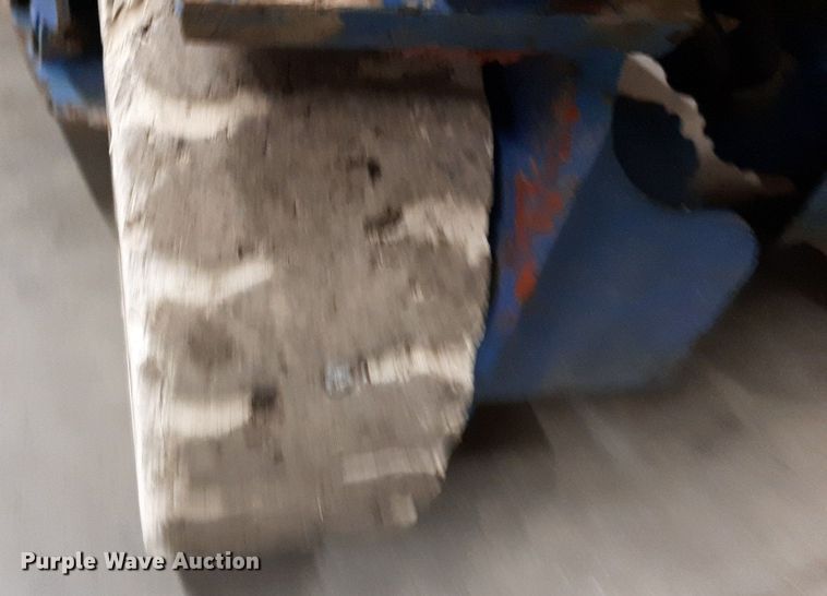 image for item DV9871 2000 Genie GS-2032 scissor lift