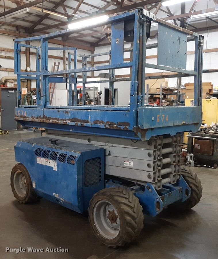 image for item DV9873 2007 Genie GS-3268RT scissor lift