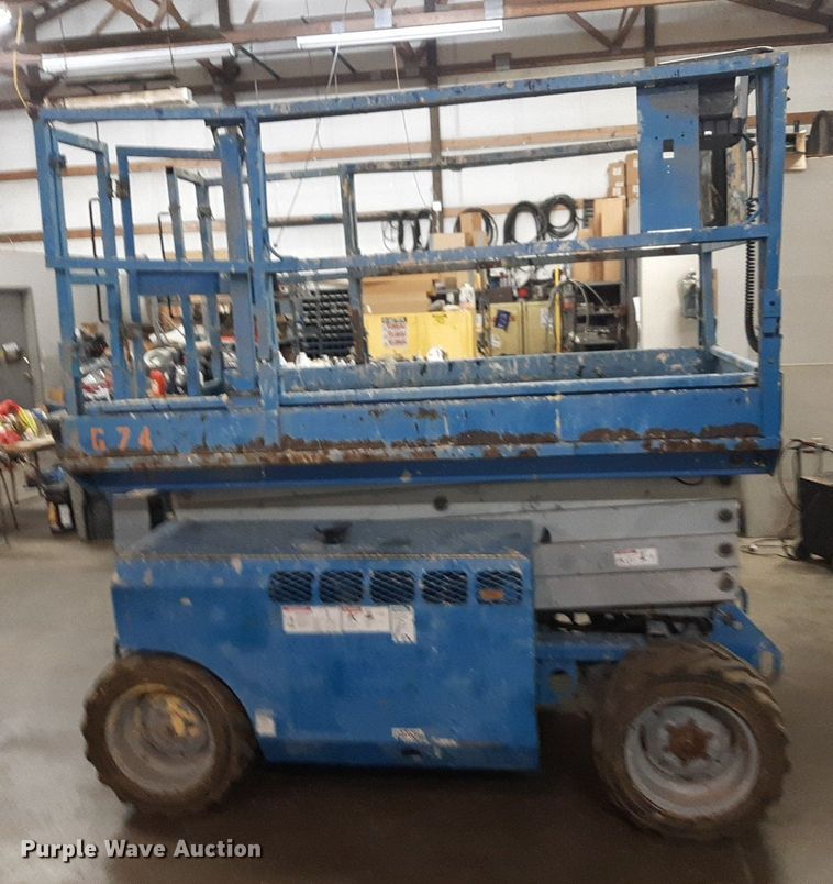 image for item DV9873 2007 Genie GS-3268RT scissor lift