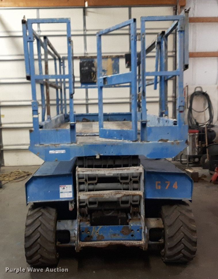 image for item DV9873 2007 Genie GS-3268RT scissor lift