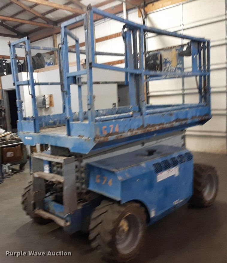 image for item DV9873 2007 Genie GS-3268RT scissor lift