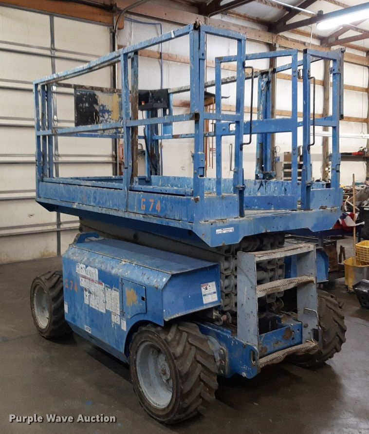 image for item DV9873 2007 Genie GS-3268RT scissor lift