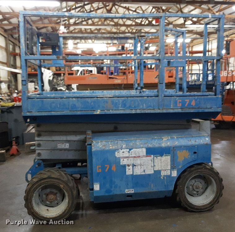 image for item DV9873 2007 Genie GS-3268RT scissor lift
