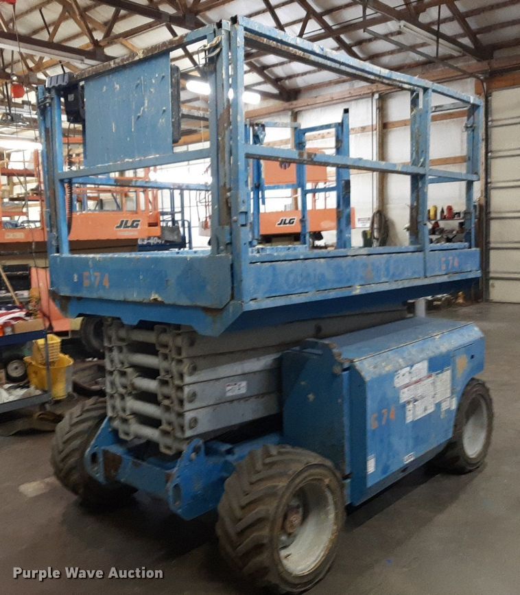 image for item DV9873 2007 Genie GS-3268RT scissor lift