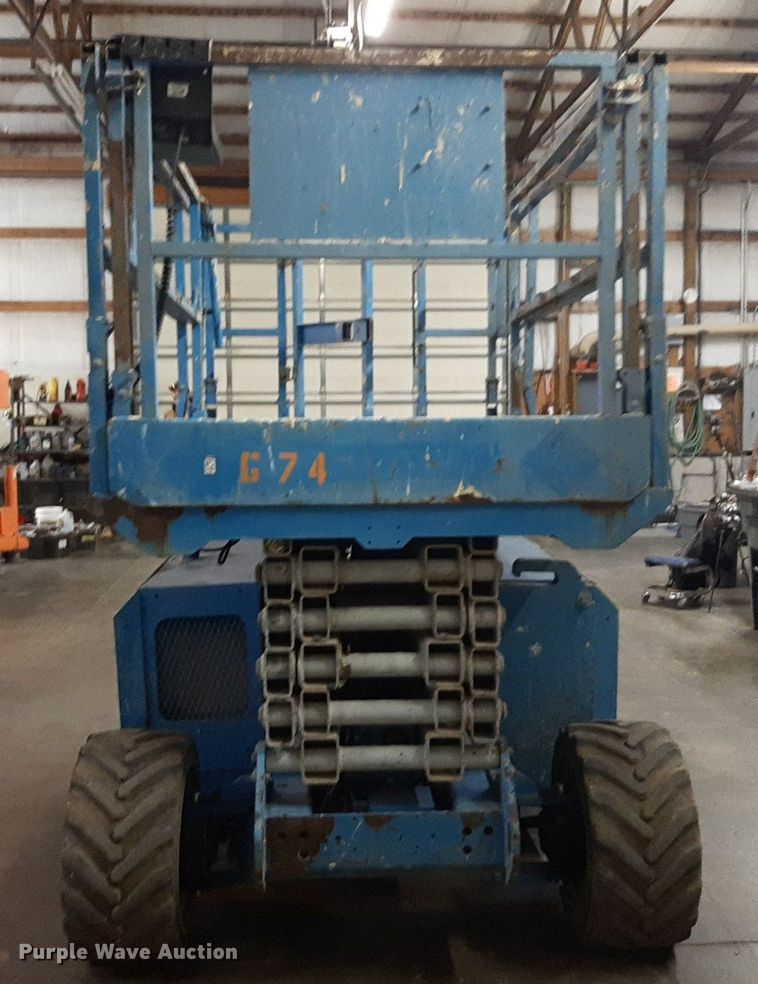 image for item DV9873 2007 Genie GS-3268RT scissor lift