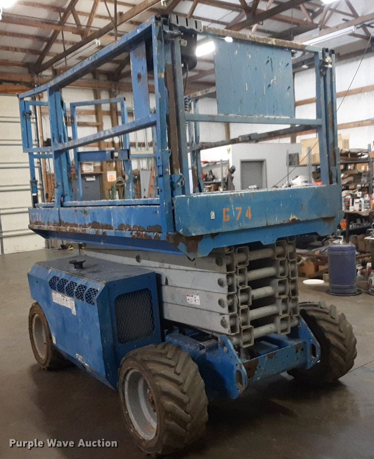 image for item DV9873 2007 Genie GS-3268RT scissor lift