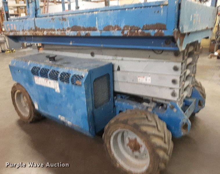 image for item DV9873 2007 Genie GS-3268RT scissor lift