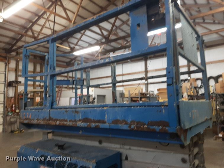 image for item DV9873 2007 Genie GS-3268RT scissor lift