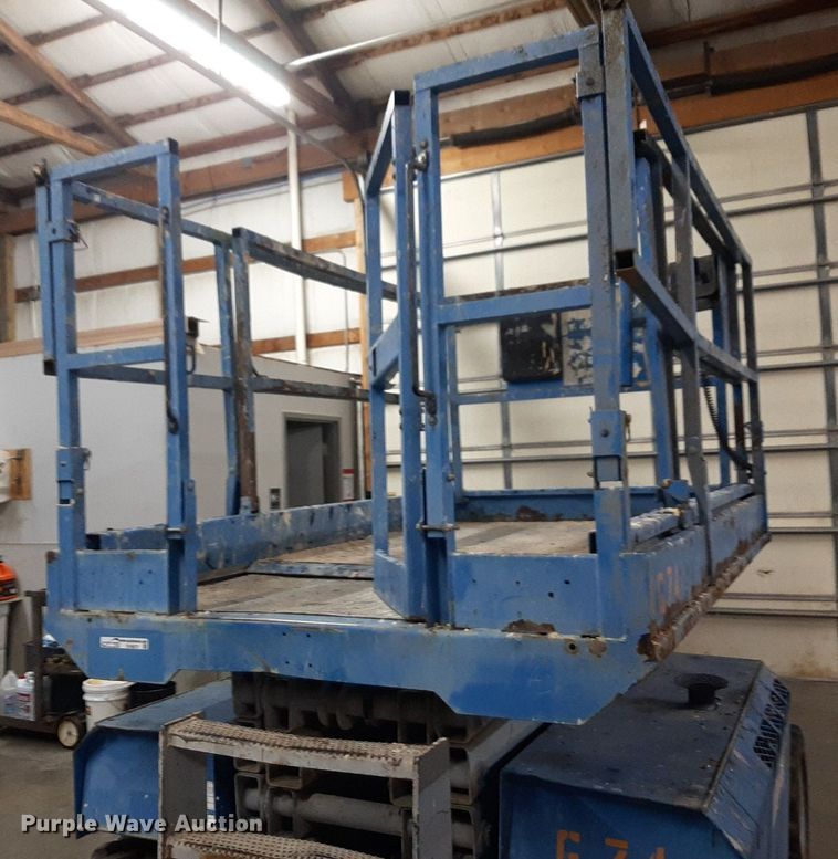 image for item DV9873 2007 Genie GS-3268RT scissor lift
