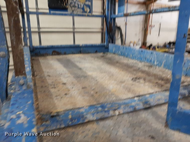 image for item DV9873 2007 Genie GS-3268RT scissor lift