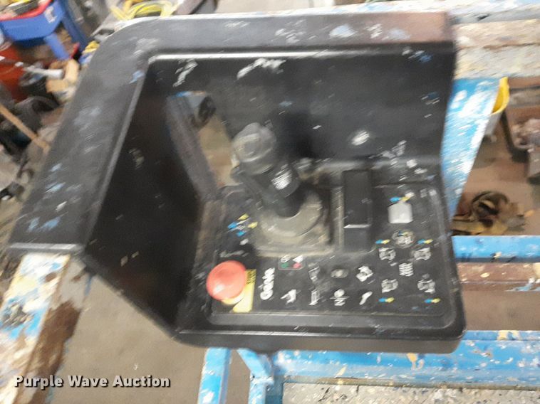 image for item DV9873 2007 Genie GS-3268RT scissor lift