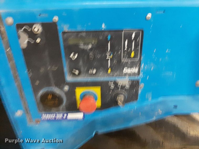 image for item DV9873 2007 Genie GS-3268RT scissor lift