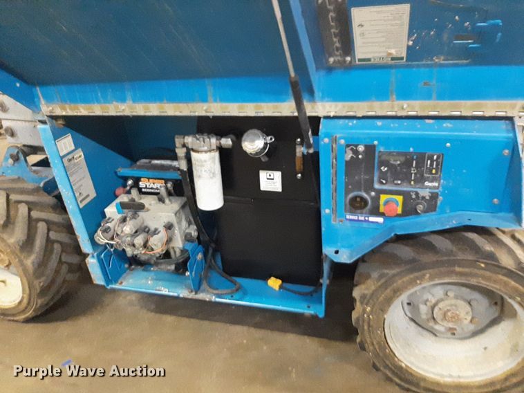 image for item DV9873 2007 Genie GS-3268RT scissor lift