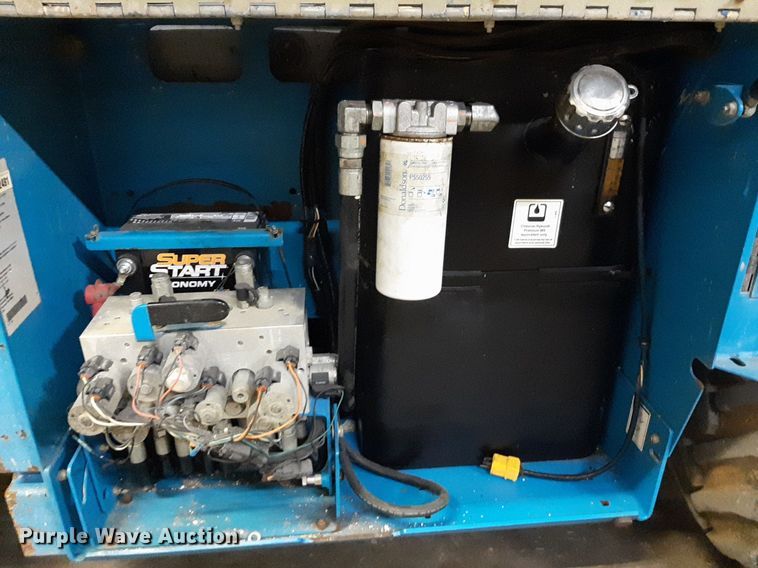 image for item DV9873 2007 Genie GS-3268RT scissor lift