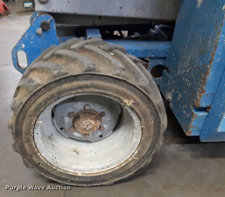 image for item DV9873 2007 Genie GS-3268RT scissor lift