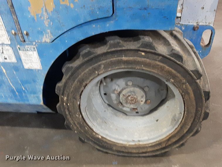 image for item DV9873 2007 Genie GS-3268RT scissor lift