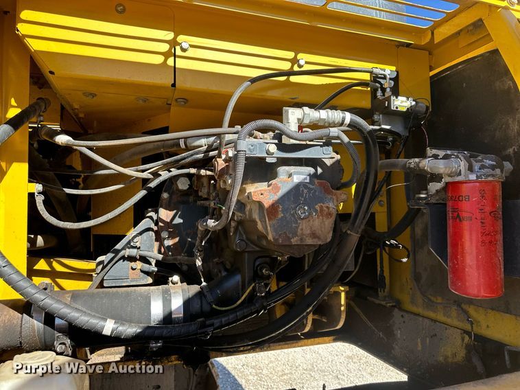 image for item DW2969 2011 Komatsu PC360LC-10 excavator