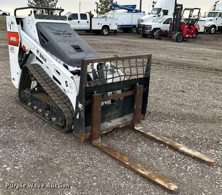 image for item EG1176 2020 Bobcat MT85 compact utility loader