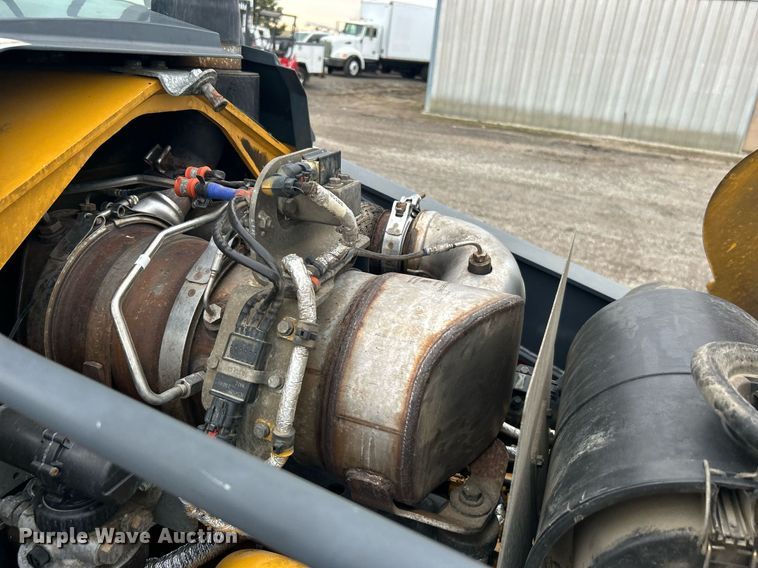 image for item EG1178 2014 John Deere 310SK backhoe