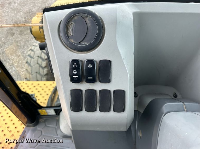 image for item EG1180 2015 Caterpillar  420F2 backhoe