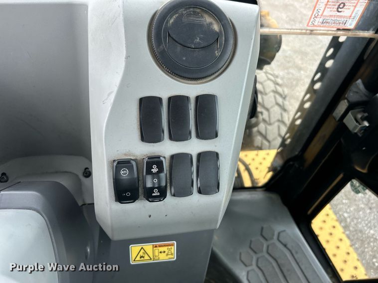 image for item EG1180 2015 Caterpillar  420F2 backhoe