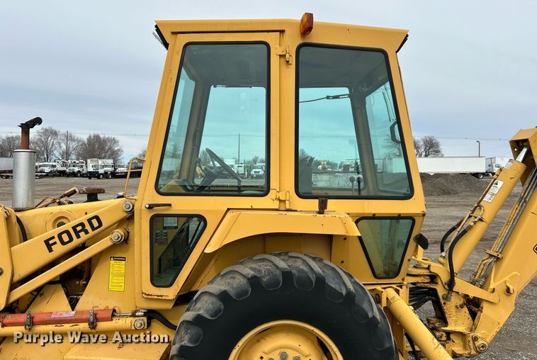 image for item EG1182 Ford 555B backhoe