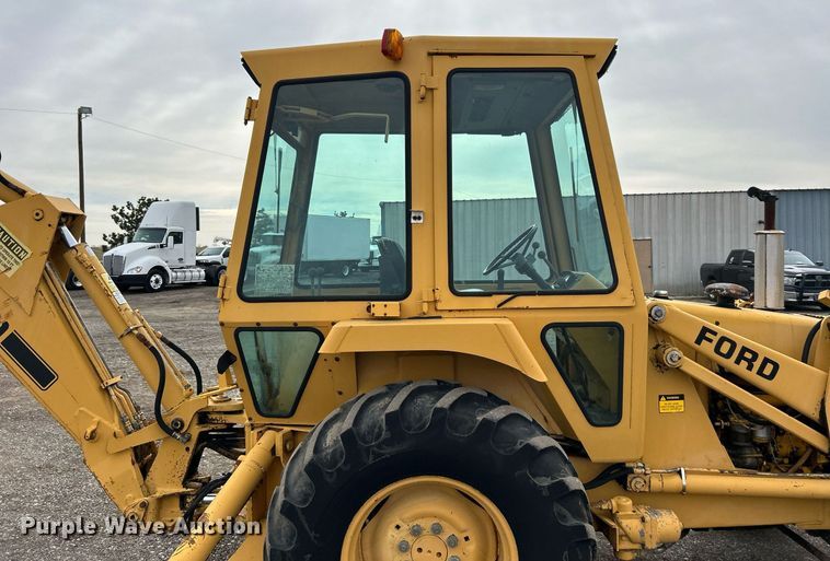 Ford 555B backhoe in Collinsville, OK Item EG1182 for sale Purple Wave