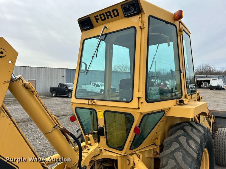 Ford 555B backhoe in Collinsville, OK Item EG1182 for sale Purple Wave