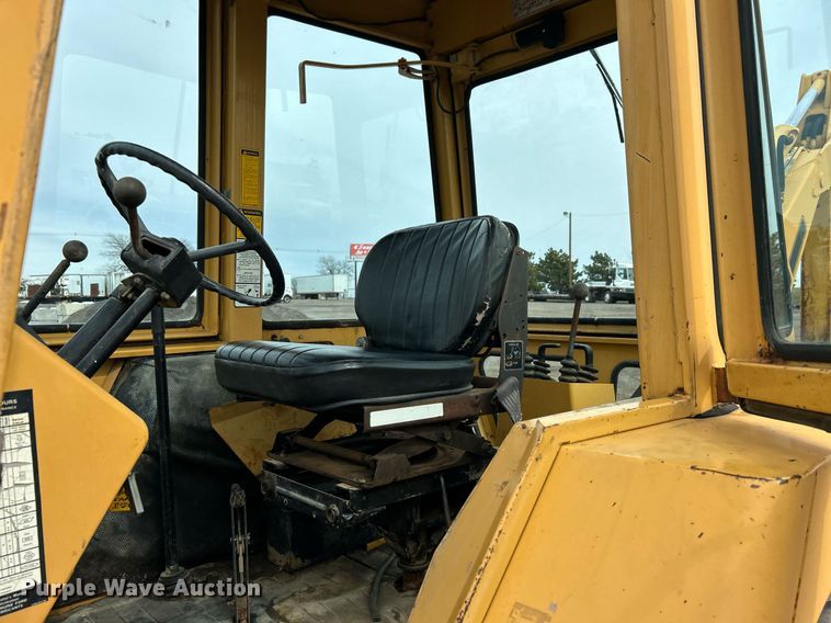 image for item EG1182 Ford 555B backhoe