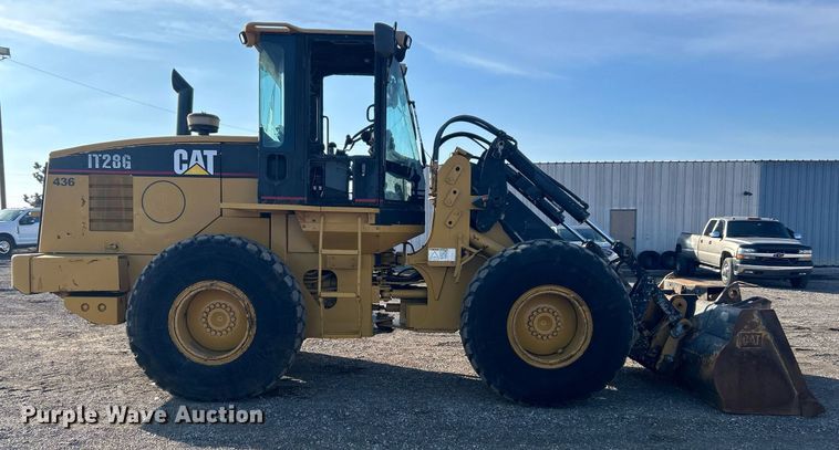 image for item EG1194 1999 Caterpillar  IT28G integrated tool carrier