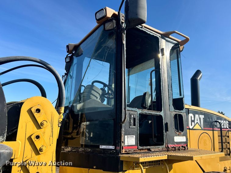 image for item EG1194 1999 Caterpillar  IT28G integrated tool carrier