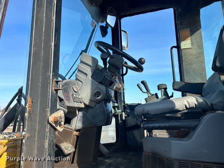 image for item EG1194 1999 Caterpillar  IT28G integrated tool carrier