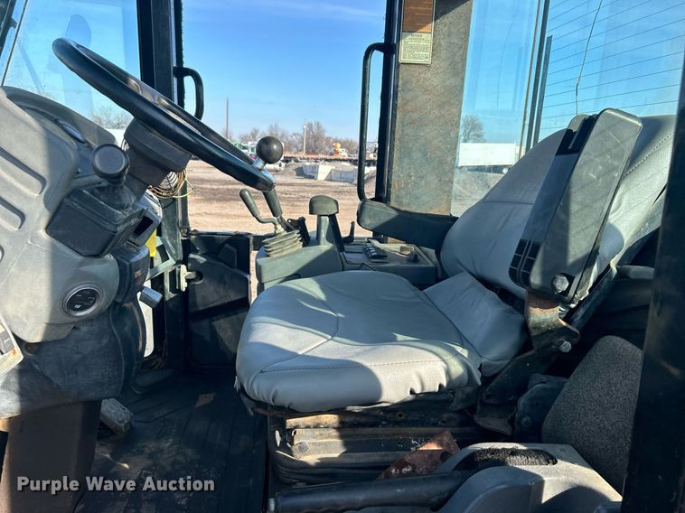 image for item EG1194 1999 Caterpillar  IT28G integrated tool carrier