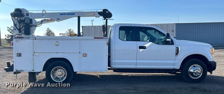image for item EG1195 2017 Ford F350 Super Duty SuperCab utility bed pickup truck