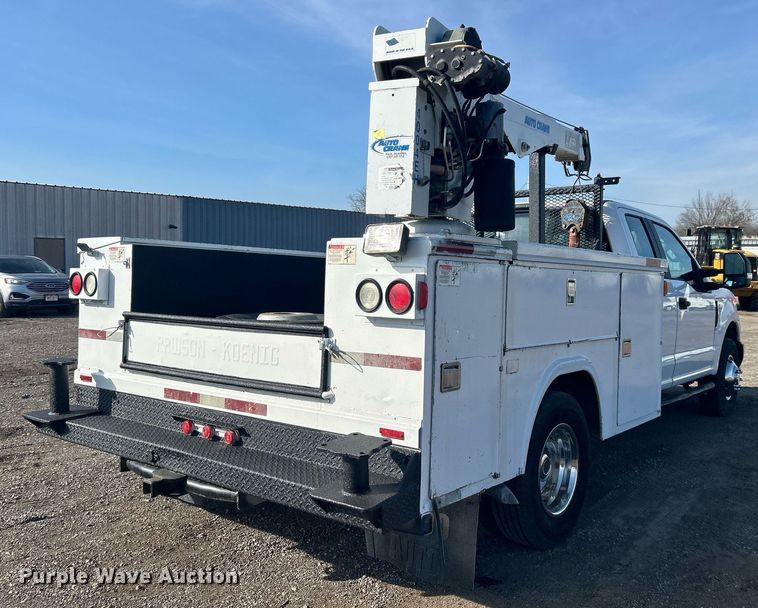 image for item EG1195 2017 Ford F350 Super Duty SuperCab utility bed pickup truck