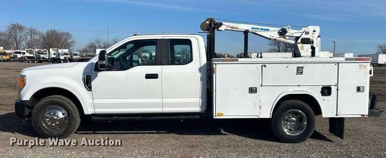 image for item EG1195 2017 Ford F350 Super Duty SuperCab utility bed pickup truck