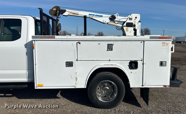 image for item EG1195 2017 Ford F350 Super Duty SuperCab utility bed pickup truck