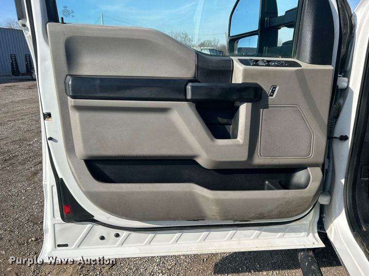 image for item EG1195 2017 Ford F350 Super Duty SuperCab utility bed pickup truck