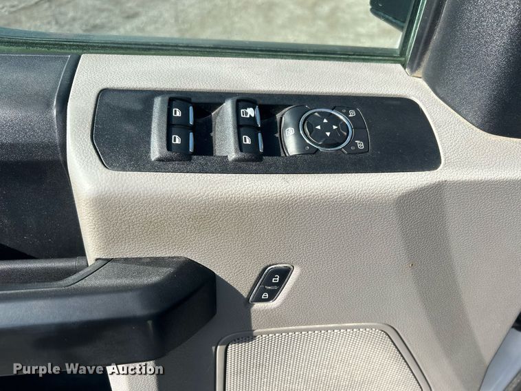 image for item EG1195 2017 Ford F350 Super Duty SuperCab utility bed pickup truck