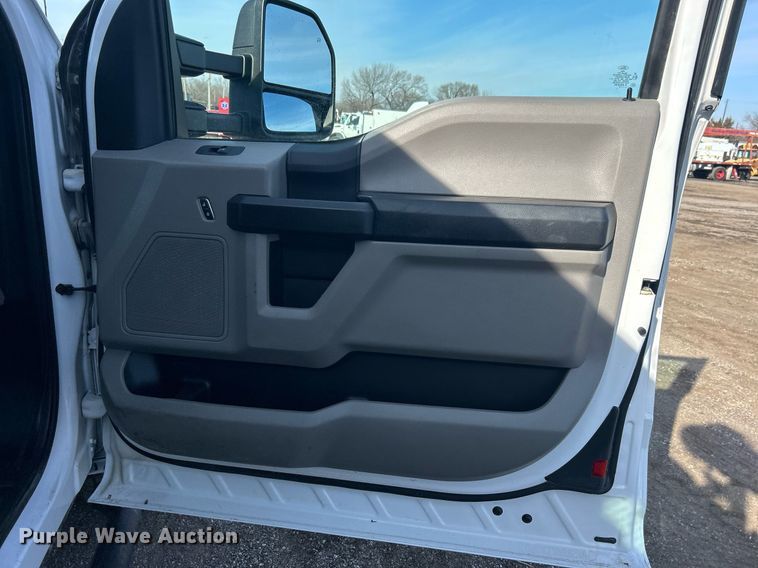 image for item EG1195 2017 Ford F350 Super Duty SuperCab utility bed pickup truck