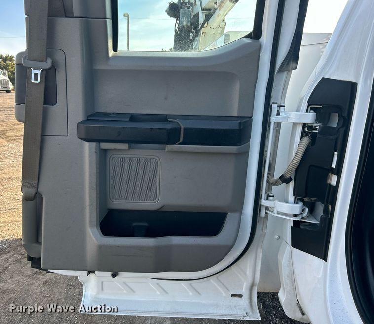 image for item EG1195 2017 Ford F350 Super Duty SuperCab utility bed pickup truck