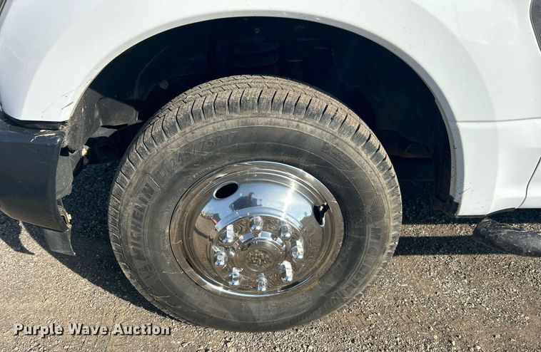 image for item EG1195 2017 Ford F350 Super Duty SuperCab utility bed pickup truck