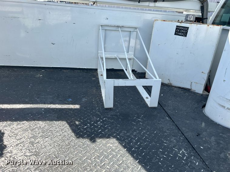 image for item EG1198 2012 Ford F550 Super Duty bucket truck